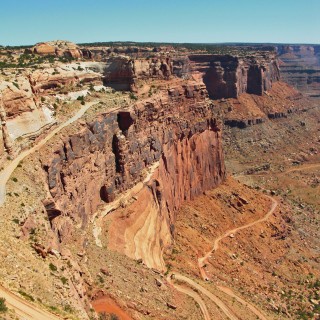 Canyonlands National Park. Shafer Canyon - Canyonlands National Park. - kurvenreich, Serpentinen, Strasse, Landschaft, Aussichtspunkt, Felswand, Sandstein, Canyon, Overlook, Canyonlands National Park, Shafer Canyon Overlook - (Moab, Utah, Vereinigte Staaten)
