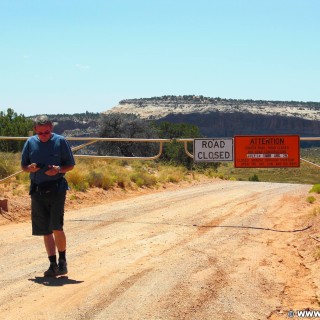 Canyonlands National Park. Shafer Canyon - Canyonlands National Park. - Strasse, Schild, Tafel, Wegweiser, Canyon, Canyonlands National Park, Shafer Canyon Overlook - WEISSINGER Erwin - (Moab, Utah, Vereinigte Staaten)