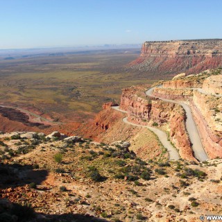 Moki Dugway, State Route 261 - Scenic Byway. - Strasse, Landschaft, Felswand, Scenic Byway, Moki Dugway, State Route 261, Steilhang - (Mexican Hat, Utah, Vereinigte Staaten)