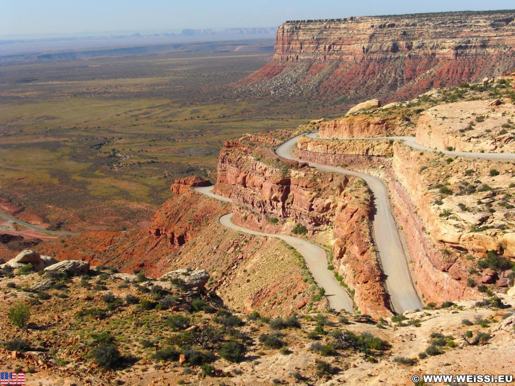 Moki Dugway, State Route 261 - Scenic Byway. - Strasse, Landschaft, Felswand, Scenic Byway, Moki Dugway, State Route 261, Steilhang - (Mexican Hat, Utah, Vereinigte Staaten)