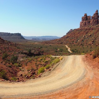 Valley of the Gods, Scenic Sandstone Valley. - Landschaft, Sandstein, Sandsteinformationen, Valley of the Gods, Scenic Sandstone Valley, Sandstone Valley, Putterman in a Bathtub, Putterman on the Throne - (Mexican Hat, Utah, Vereinigte Staaten)