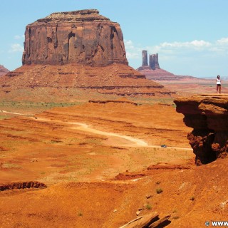 Monument Valley. John Fords Point - Monument Valley. - Monument Valley, Navajo-Nation-Reservation, Tafelberge, Landschaft, Sandstein, Sandsteinformationen, Castle Butte, Tribal Park, Bear & Rabbit, West Mitten Butte, Merrick Butte, John Fords Point, Big Indian - (Goulding, Kayenta, Arizona, Vereinigte Staaten)