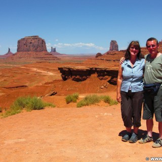 Monument Valley. John Fords Point - Monument Valley. - Monument Valley, Navajo-Nation-Reservation, Tafelberge, Landschaft, Personen, Sandstein, Sandsteinformationen, Castle Butte, Tribal Park, Bear & Rabbit, West Mitten Butte, Merrick Butte, John Fords Point, Big Indian - WEISSINGER Edeltraud, WEISSINGER Erwin - (Goulding, Kayenta, Arizona, Vereinigte Staaten)