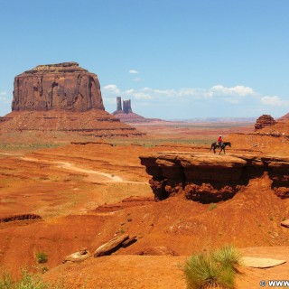 Monument Valley. John Fords Point - Monument Valley. - Monument Valley, Navajo-Nation-Reservation, Tafelberge, Landschaft, Sandstein, Sandsteinformationen, Castle Butte, Tribal Park, Bear & Rabbit, West Mitten Butte, Merrick Butte, John Fords Point, Big Indian, Marlboro - (Goulding, Kayenta, Arizona, Vereinigte Staaten)