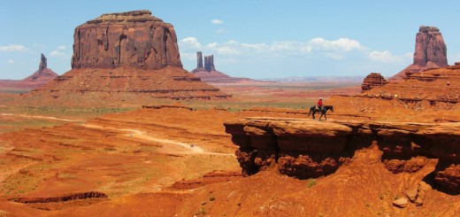 Monument Valley. John Fords Point - Monument Valley. - Monument Valley, Navajo-Nation-Reservation, Tafelberge, Landschaft, Sandstein, Sandsteinformationen, Castle Butte, Tribal Park, Bear & Rabbit, West Mitten Butte, Merrick Butte, John Fords Point, Big Indian, Marlboro - (Goulding, Kayenta, Arizona, Vereinigte Staaten)