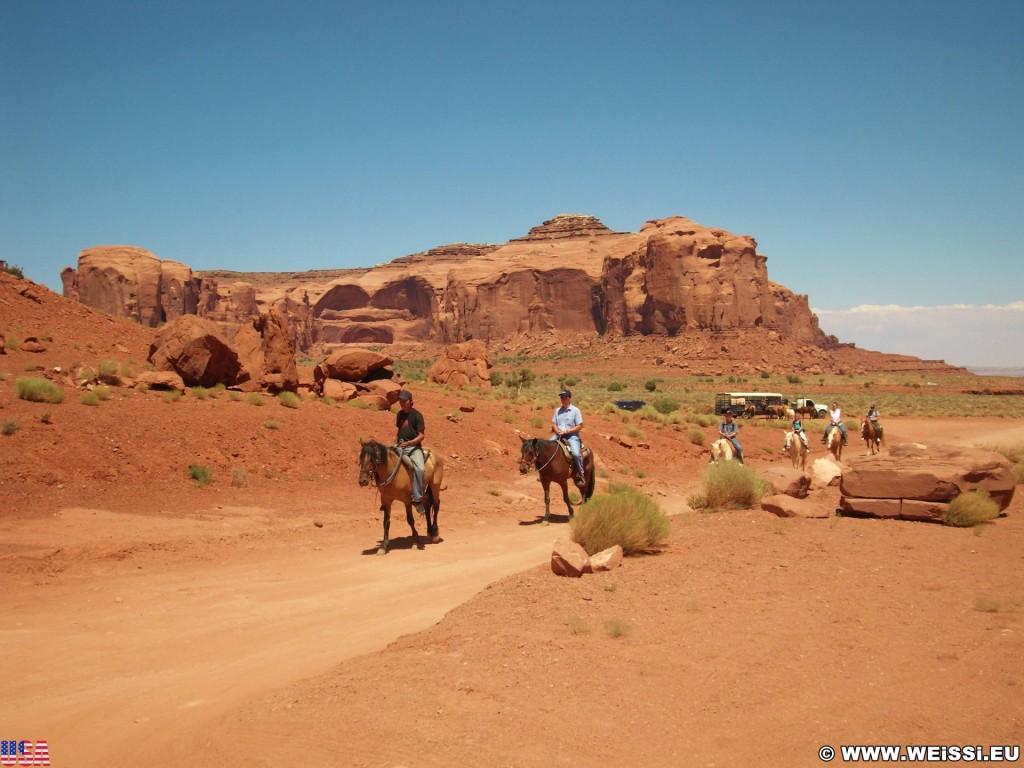 Monument Valley. - Monument Valley, Navajo-Nation-Reservation, Tafelberge, Landschaft, Pferd, Sandstein, Sandsteinformationen, Tribal Park, Reiter - (Goulding, Kayenta, Arizona, Vereinigte Staaten)