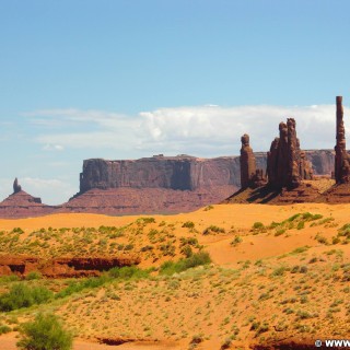 Monument Valley. Totem Pole - Monument Valley. - Monument Valley, Navajo-Nation-Reservation, Tafelberge, Landschaft, Sandstein, Sandsteinformationen, Tribal Park, Totem Pole - (Goulding, Kayenta, Arizona, Vereinigte Staaten)