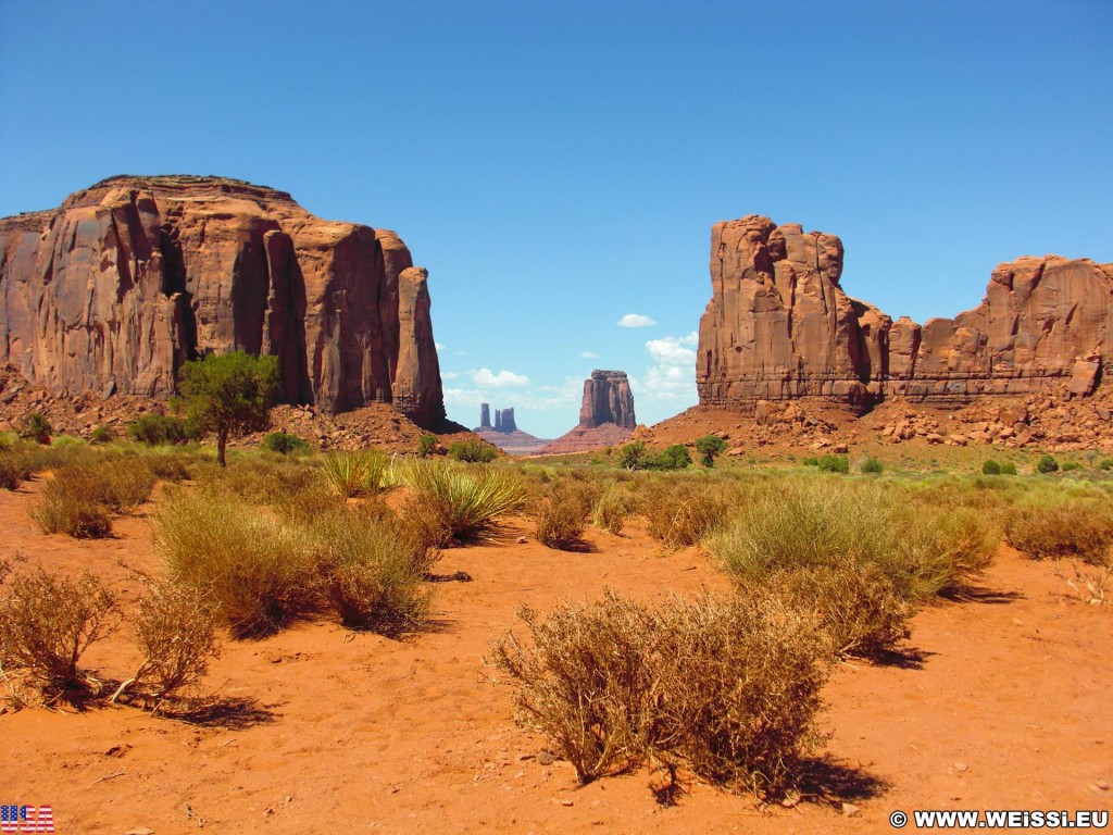 Monument Valley. North Window - Monument Valley. - Monument Valley, Navajo-Nation-Reservation, Tafelberge, Landschaft, Sandstein, Sandsteinformationen, Castle Butte, Tribal Park, Bear & Rabbit, North Window, East Mitten Butte - (Goulding, Kayenta, Arizona, Vereinigte Staaten)