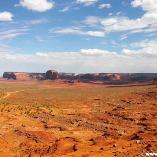 Monument Valley. - Monument Valley, Navajo-Nation-Reservation, Tafelberge, Landschaft, Sandstein, Sandsteinformationen, Tribal Park - (Goulding, Kayenta, Arizona, Vereinigte Staaten)