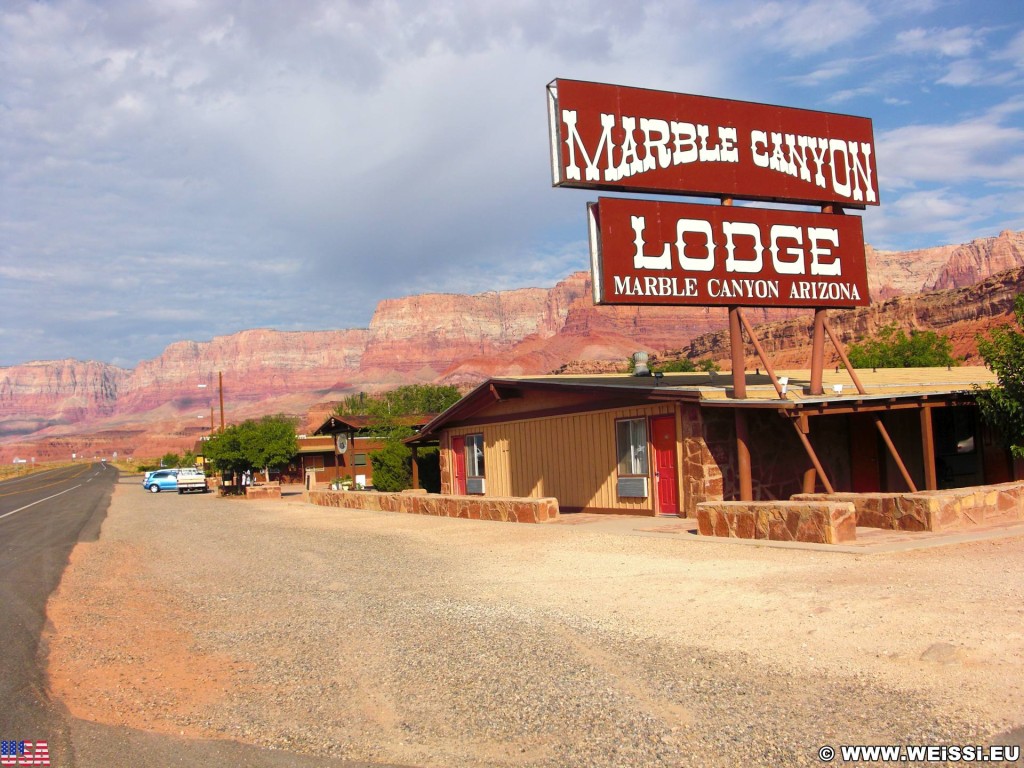 Marble Canyon. - Gebäude, Werbeschild, Schild, Landschaft, Tafel, Felsen, Werbeturm, Sandstein, Canyon, Marble Canyon, Lodge - (Marble Canyon, Arizona, Vereinigte Staaten)