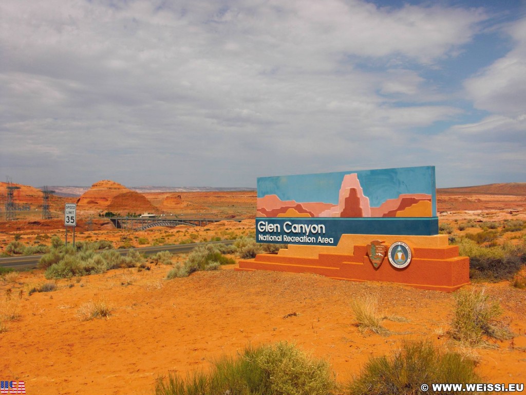 Glen Canyon National Recreation Area. - Schild, Landschaft, Tafel, Einfahrtsschild, Lake Powell, Glen Canyon National Recreation Area, Glen Canyon, Recreation Area - (Page, Arizona, Vereinigte Staaten)