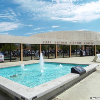 Glen Canyon National Recreation Area. - Gebäude, Brunnen, Lake Powell, Glen Canyon National Recreation Area, Glen Canyon, Recreation Area, Carl Hayden Visitor Center, Besucherzentrum - (Page, Arizona, Vereinigte Staaten)