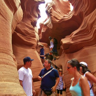 Lower Antelope Canyon. - Personen, Sandstein, Canyon, Schlucht, Antelope Canyon, Lower Antelope Canyon, Slot Canyon - LUTZER Sandra, WEISSINGER Andreas - (Page, Arizona, Vereinigte Staaten)