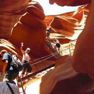 Lower Antelope Canyon. - Personen, Sandstein, Canyon, Schlucht, Antelope Canyon, Lower Antelope Canyon, Slot Canyon - WEISSINGER Edeltraud - (Page, Arizona, Vereinigte Staaten)
