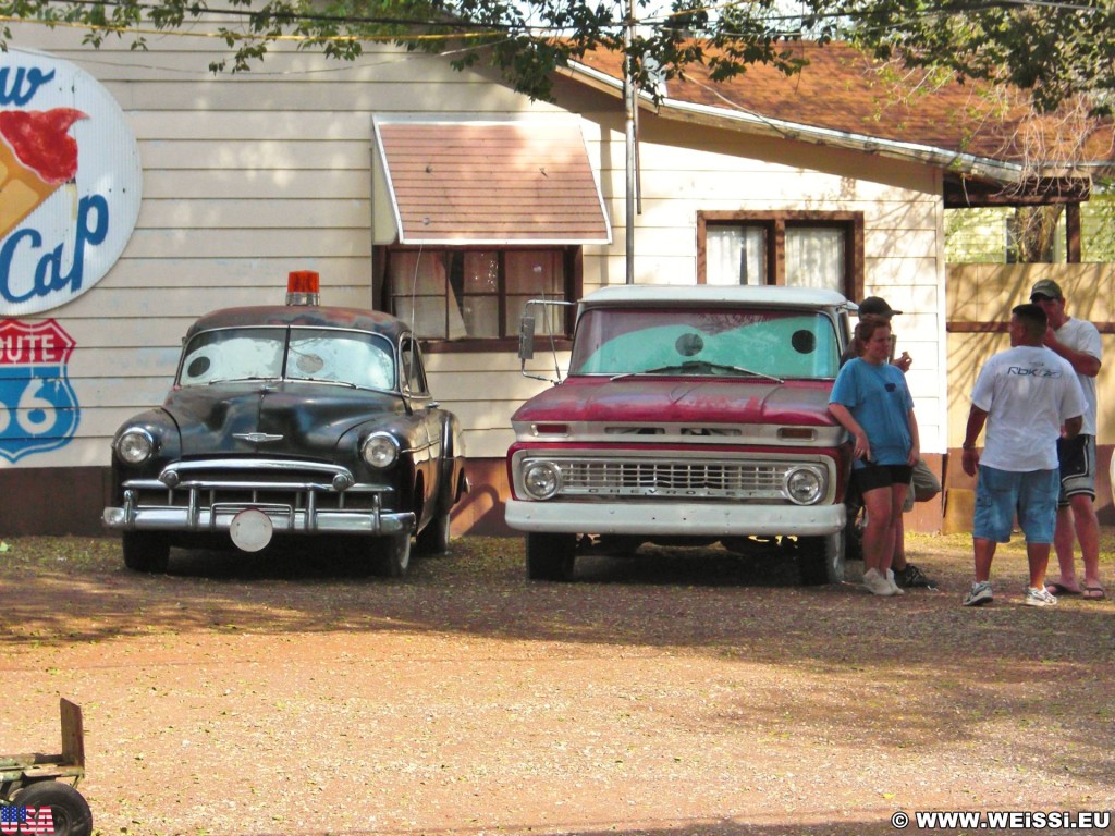 Historic Route 66. - Auto, Route 66, Seligman - (Seligman, Arizona, Vereinigte Staaten)