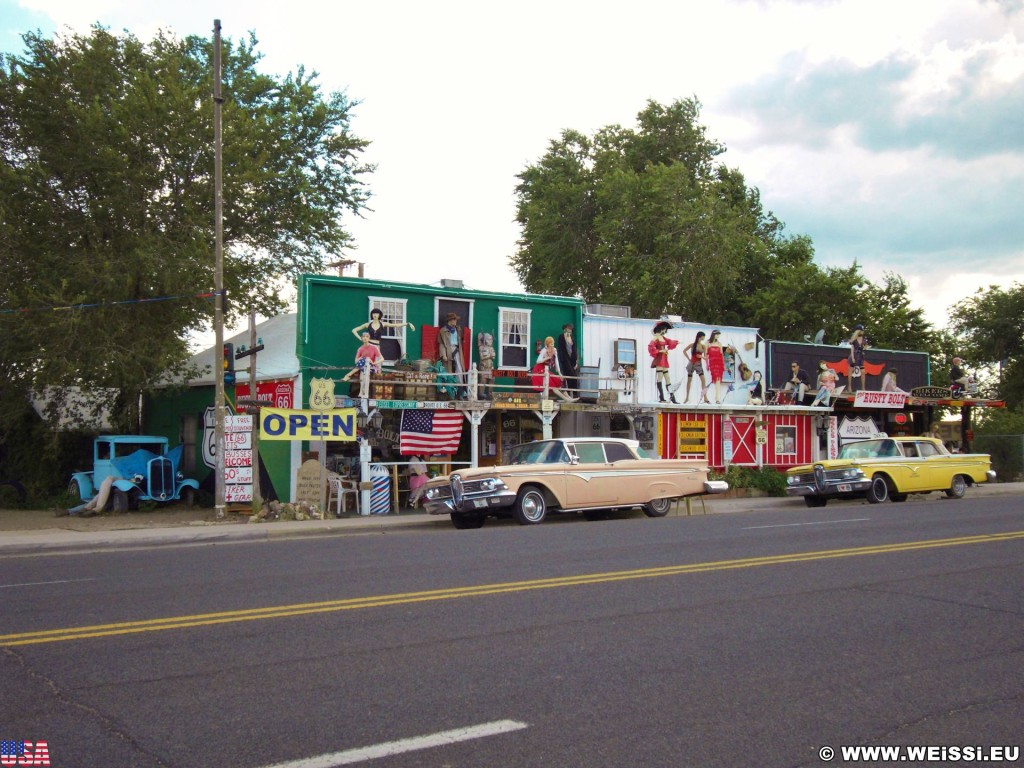 Historic Route 66. - Gebäude, Auto, Route 66, Seligman - (Seligman, Arizona, Vereinigte Staaten)