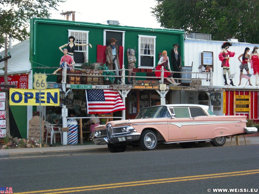 Historic Route 66. - Gebäude, Auto, Route 66, Seligman - (Seligman, Arizona, Vereinigte Staaten)