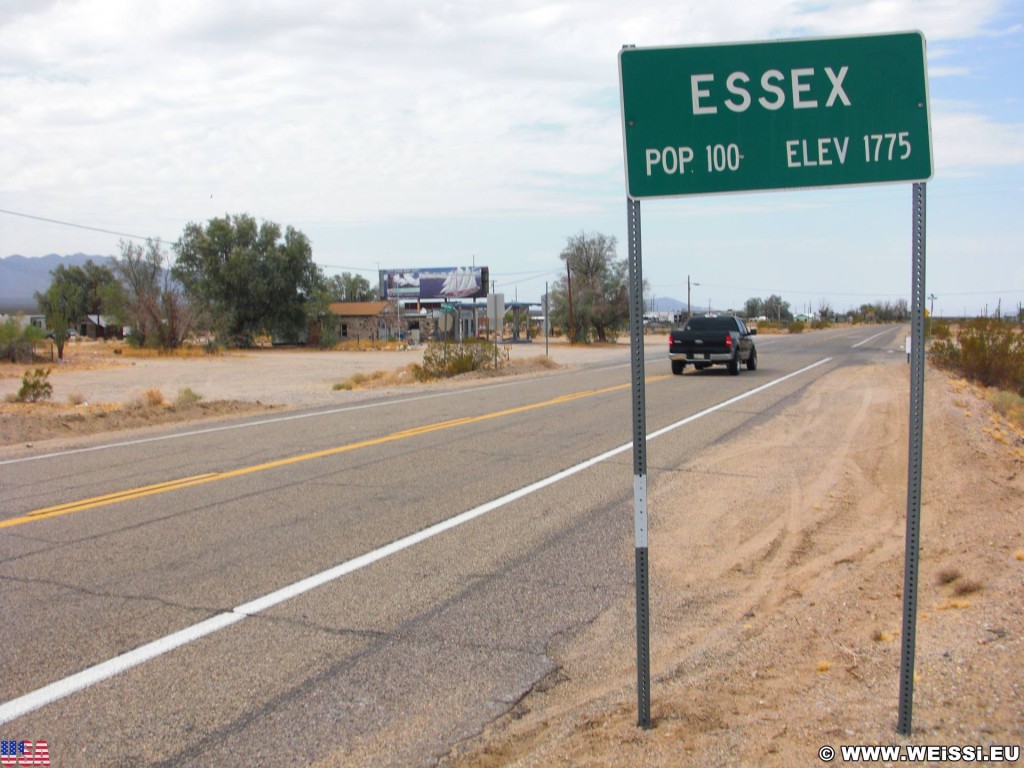 Historic Route 66. - Strasse, Schild, Tafel, Route 66, Ortstafel, Ortsschild - (Essex, California, Vereinigte Staaten)