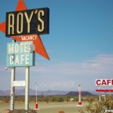 Historic Route 66. - Gebäude, Werbeschild, Schild, Tankstelle, Tafel, Motel, Werbeturm, Route 66, Amboy, Roy's Café, Amboy Crater - (Amboy, California, Vereinigte Staaten)