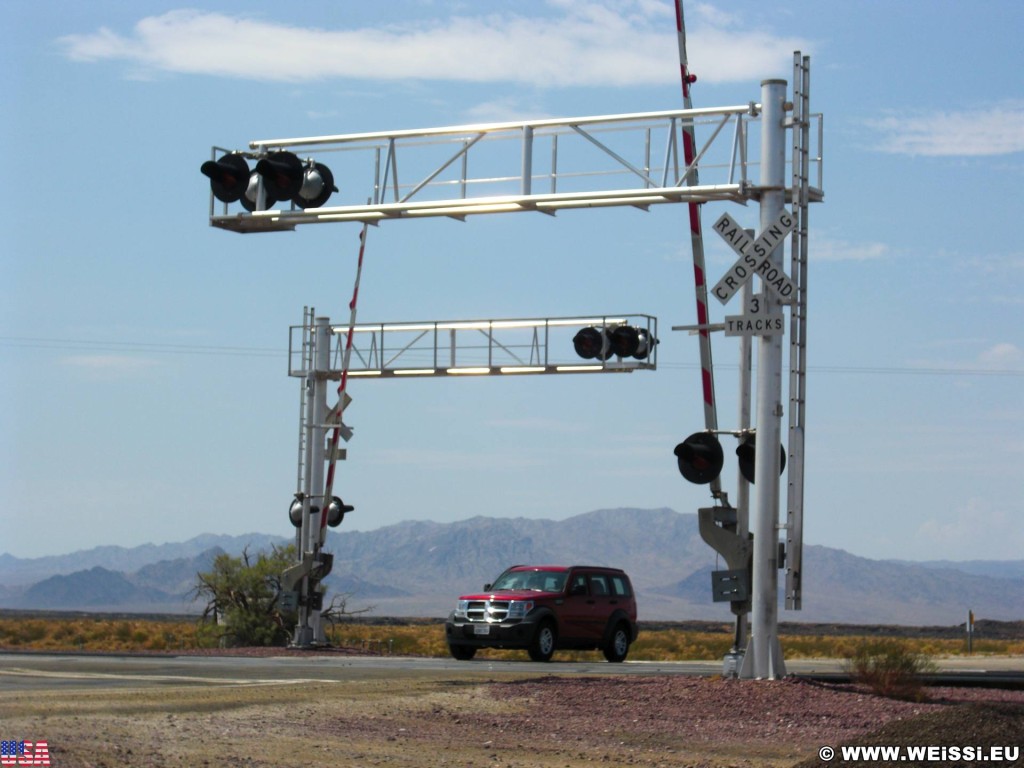 Historic Route 66. - Route 66, Amboy, Bahnübergang - (Amboy, California, Vereinigte Staaten)