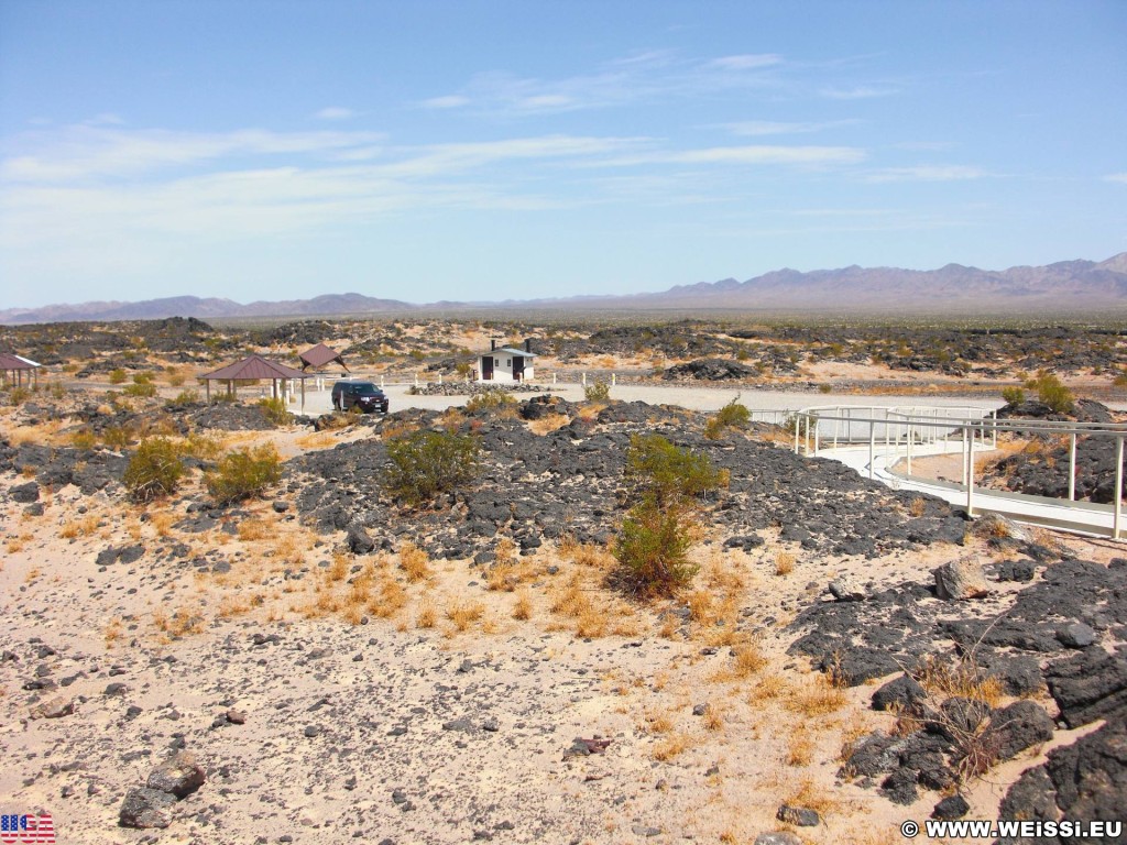 Amboy Crater - National Natural Landmark. - Landschaft, Amboy, Amboy Crater, Vulkankegel, Lavagestein, National Natural Landmark - (Amboy, California, Vereinigte Staaten)