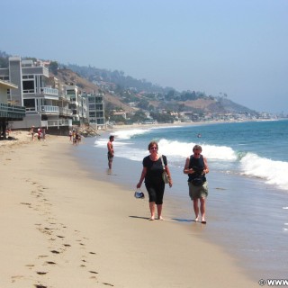 Malibu. - Gebäude, Personen, Malibu Beach - WEISSINGER Edeltraud, WEISSINGER Erwin - (Malibu Beach, Malibu, California, Vereinigte Staaten)