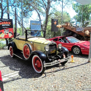 Universal Studios Hollywood. Ford 1932 Model A - Universal Studios Hollywood. - Auto, Los Angeles, Universal Studios Hollywood, Studio Tour, The Backlot Tour, Fahrzeug, Ferrari 308 GTS, Magnum, Ford, 1932 Model A, Marx Brothers - (Universal City, California, Vereinigte Staaten)
