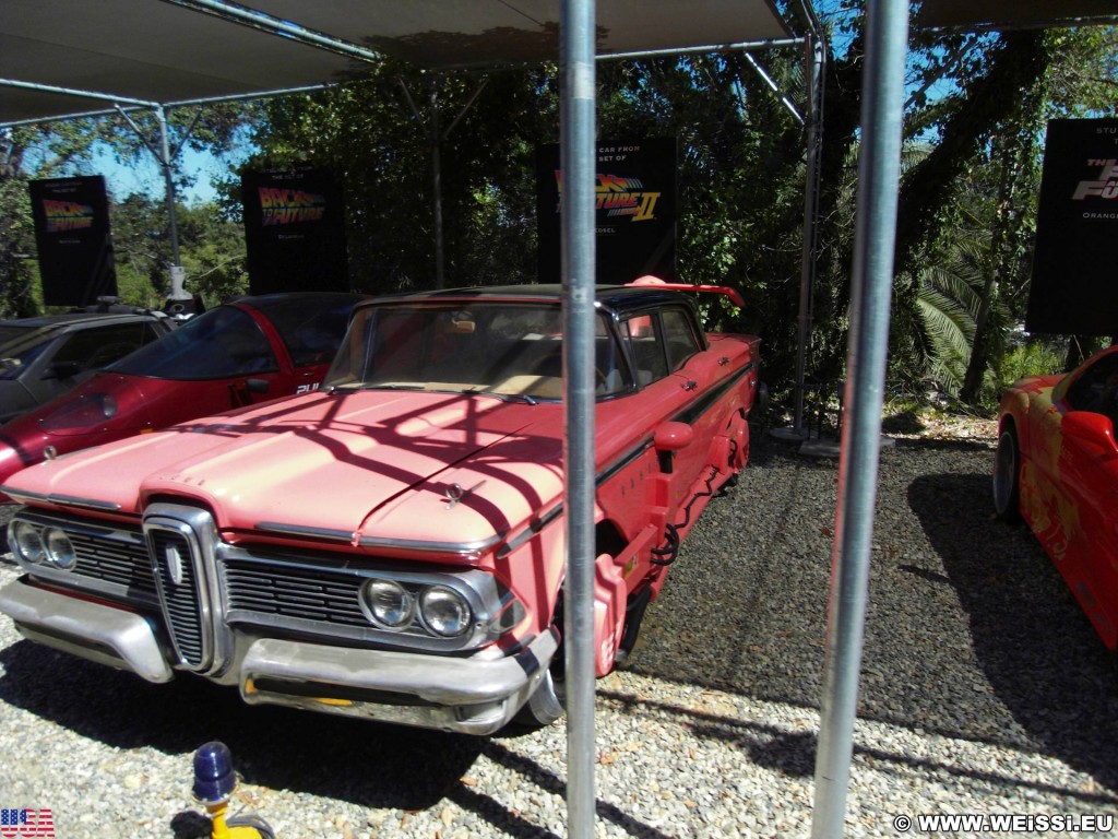 Universal Studios Hollywood. Back to the Future - Universal Studios Hollywood. - Auto, Los Angeles, Universal Studios Hollywood, Studio Tour, The Backlot Tour, Fahrzeug, Back to the Future, 1959 Edsel Corsair - (Universal City, California, Vereinigte Staaten)