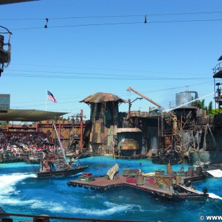 Universal Studios Hollywood. Waterworld - Universal Studios Hollywood. - Los Angeles, Universal Studios Hollywood, Waterworld, Stuntshow, Show - (Universal City, California, Vereinigte Staaten)