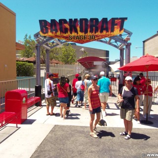 Universal Studios Hollywood. Backdraft - Universal Studios Hollywood. - Personen, Los Angeles, Universal Studios Hollywood, Backdraft - LUTZER Sandra, WEISSINGER Edeltraud - (Universal City, California, Vereinigte Staaten)