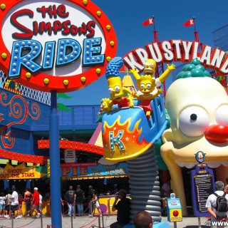 Universal Studios Hollywood. Krustyland - Universal Studios Hollywood. - Schild, Werbeschrift, Tafel, Schriftzug, Los Angeles, Universal Studios Hollywood, Krustyland, The Simpsons, Ride - (Universal City, California, Vereinigte Staaten)