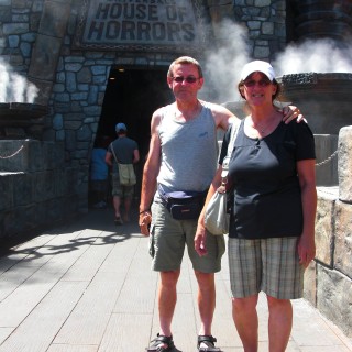 Universal Studios Hollywood. House of Horrors - Universal Studios Hollywood. - Personen, Los Angeles, Universal Studios Hollywood, House of Horrors - WEISSINGER Edeltraud, WEISSINGER Erwin - (Universal City, California, Vereinigte Staaten)