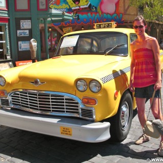 Universal Studios Hollywood. New York Checker Cab - Universal Studios Hollywood. - Auto, Personen, Los Angeles, Universal Studios Hollywood, New York Checker Cab - LUTZER Sandra - (Universal City, California, Vereinigte Staaten)