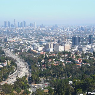 Los Angeles. Mulholland Drive - Los Angeles. - Aussichtspunkt, Overlook, Los Angeles, Bowl Overlook, Mulholland Drive, Downtown - (Hollywood, Los Angeles, California, Vereinigte Staaten)