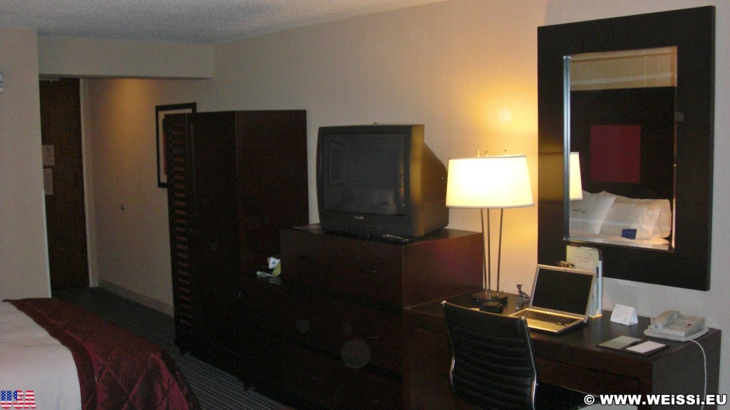 Doubletree Hotel Chicago. Zimmer 2106 im 21. Stockwerk.
Doubletree Hotel Chicago Magnificent Mile
300 E. Ohio Street, Chicago, Illinois, United States 60611. - Hotel, Unterkunft, Zimmer, Doubletree - (Shantytown, Chicago, Illinois, Vereinigte Staaten)