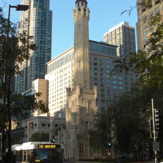 Chicago Water Tower. - Gebäude, Turm, Tower, Canal Trustees, Chicago Water Tower - (Canal Trustees, Chicago, Illinois, Vereinigte Staaten)