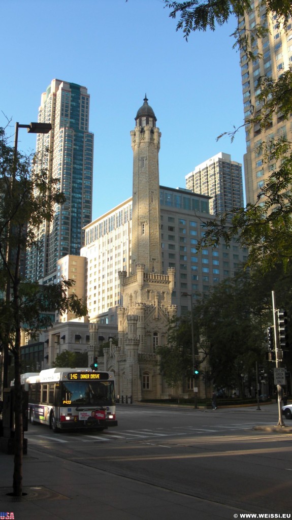 Chicago Water Tower. - Gebäude, Turm, Tower, Canal Trustees, Chicago Water Tower - (Canal Trustees, Chicago, Illinois, Vereinigte Staaten)