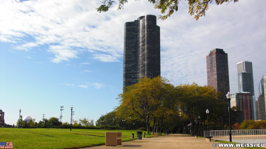 Lake Point Tower. vom Olive Park. - Gebäude, Wolkenkratzer, Cityfront Place, Lake Point Tower, North Pier Apartments - (Cityfront Place, Chicago, Illinois, Vereinigte Staaten)