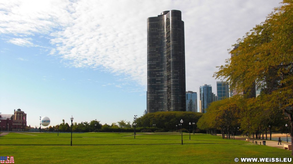 Lake Point Tower. vom Olive Park. - Gebäude, Wolkenkratzer, Cityfront Place, Lake Point Tower - (Cityfront Place, Chicago, Illinois, Vereinigte Staaten)