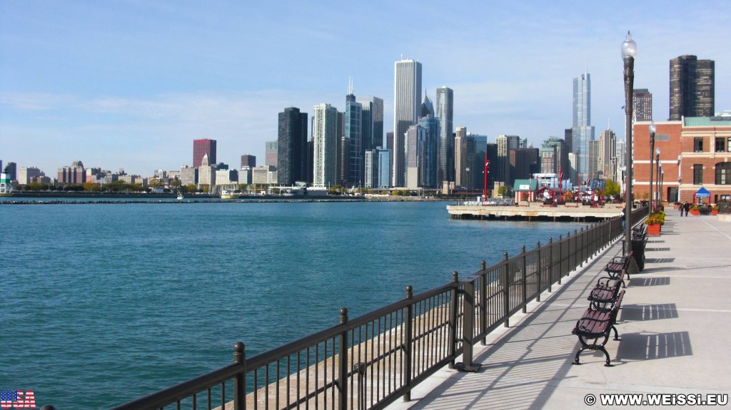 Navy Pier. - Gebäude, Skyline, Wolkenkratzer, Trump International Hotel and Tower, Cityfront Place, Lake Point Tower, Navy Pier, CNA Center, Aon Center, The Parkshore, Harbor Point Tower - (Cityfront Place, Chicago, Illinois, Vereinigte Staaten)