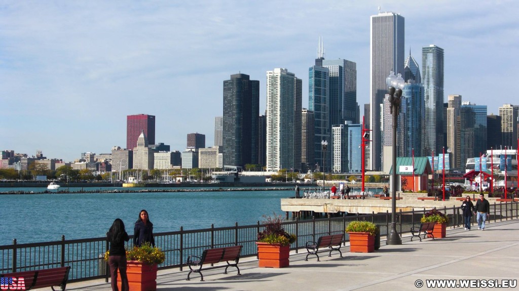 Navy Pier. - Gebäude, Skyline, Wolkenkratzer, Trump International Hotel and Tower, Cityfront Place, Navy Pier, CNA Center, Aon Center, The Parkshore, Harbor Point Tower - (Cityfront Place, Chicago, Illinois, Vereinigte Staaten)