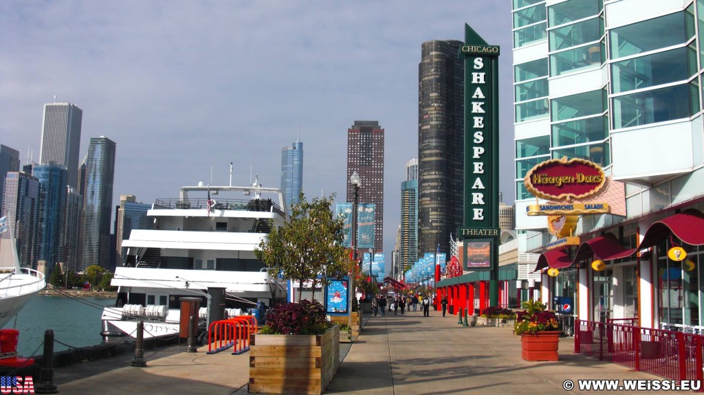 Navy Pier. - Cityfront Place, Lake Point Tower, Navy Pier, Chicago Shakespeare Theater - (Cityfront Place, Chicago, Illinois, Vereinigte Staaten)