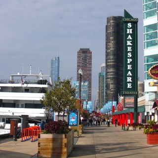 Navy Pier. - Cityfront Place, Lake Point Tower, Navy Pier, Chicago Shakespeare Theater - (Cityfront Place, Chicago, Illinois, Vereinigte Staaten)