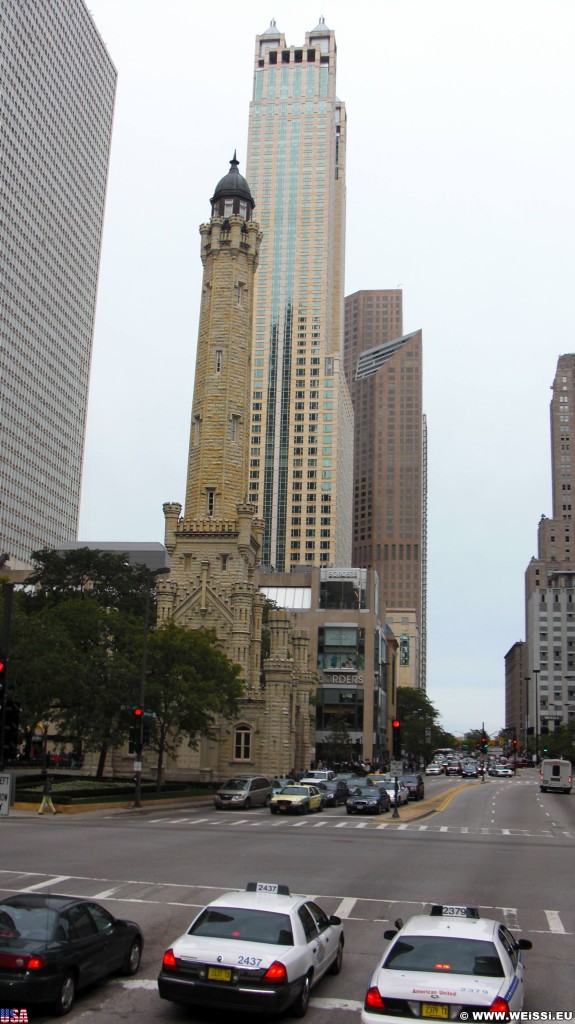 Chicago Water Tower. - Gebäude, Wolkenkratzer, Chicago Water Tower, McCormickville - (McCormickville, Chicago, Illinois, Vereinigte Staaten)