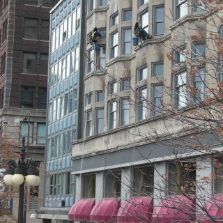 Fensterputzer. am Congress Plaza Hotel. - Park Row - (Park Row, Chicago, Illinois, Vereinigte Staaten)