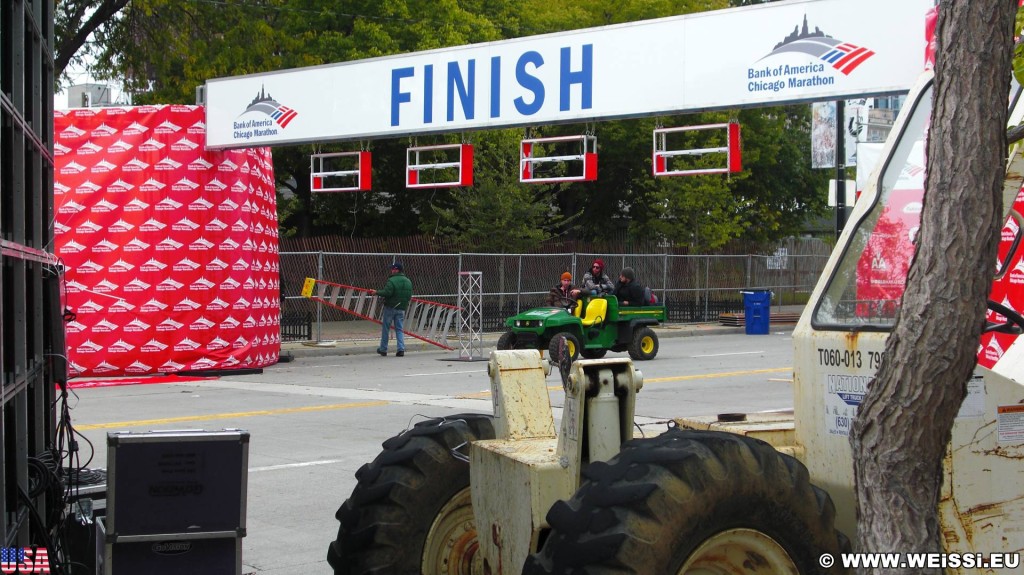 Bank of America Marathon Finish. - Park Row - (Park Row, Chicago, Illinois, Vereinigte Staaten)