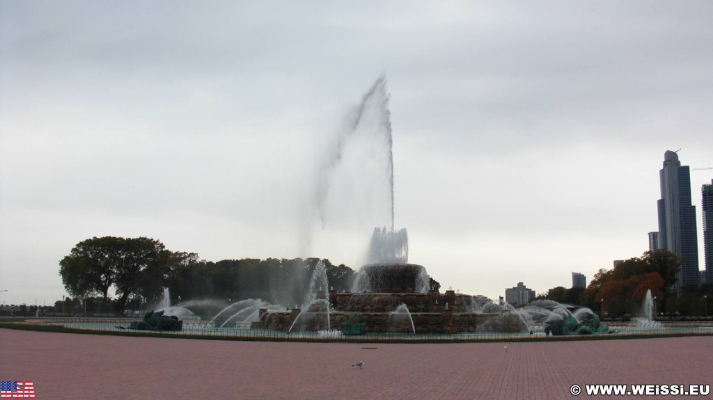 Buckingham Fountain. im Grant Park. - Park Row, Buckingham Fountain - (Park Row, Chicago, Illinois, Vereinigte Staaten)