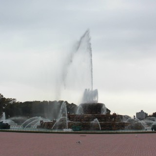 Buckingham Fountain. im Grant Park. - Park Row, Buckingham Fountain - (Park Row, Chicago, Illinois, Vereinigte Staaten)