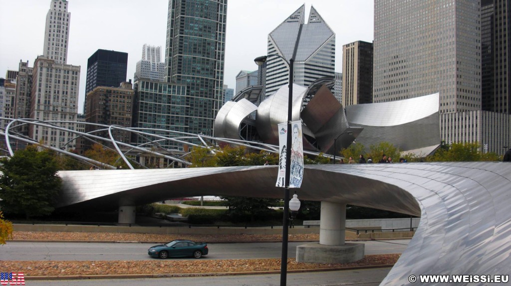 BP Pedestrian Bridge. im Millenium Park. - Fort Dearborn Addition, Millennium Park, BP Pedestrian Bridge, Crain Communications Building, Smurfit-Stone Building - (Fort Dearborn Addition, Chicago, Illinois, Vereinigte Staaten)