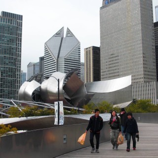 BP Pedestrian Bridge. im Millenium Park. - Gebäude, Fort Dearborn Addition, Millennium Park, BP Pedestrian Bridge, Crain Communications Building, Smurfit-Stone Building, The Heritage at Millennium Park - (Fort Dearborn Addition, Chicago, Illinois, Vereinigte Staaten)